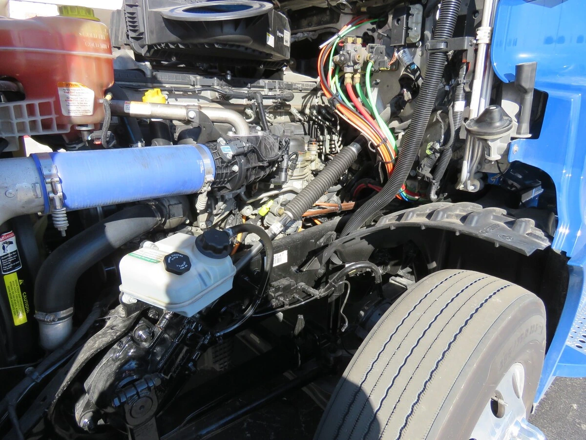 2022 Freightliner Cascadia - image 12