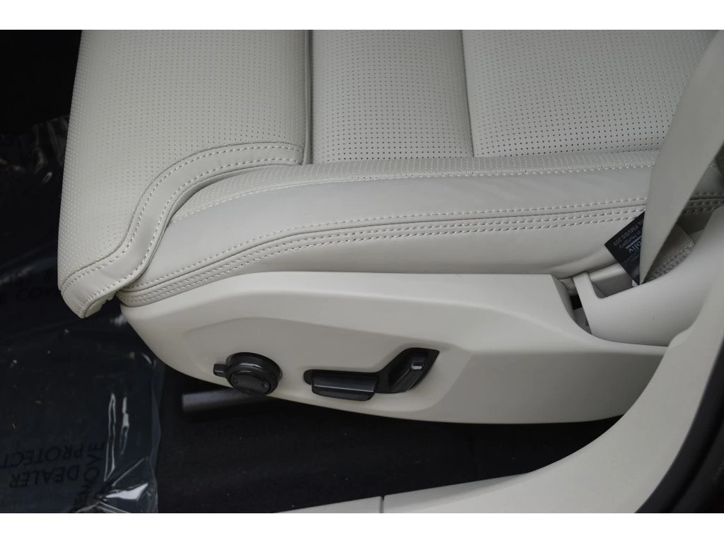 2026 Volvo - image 30