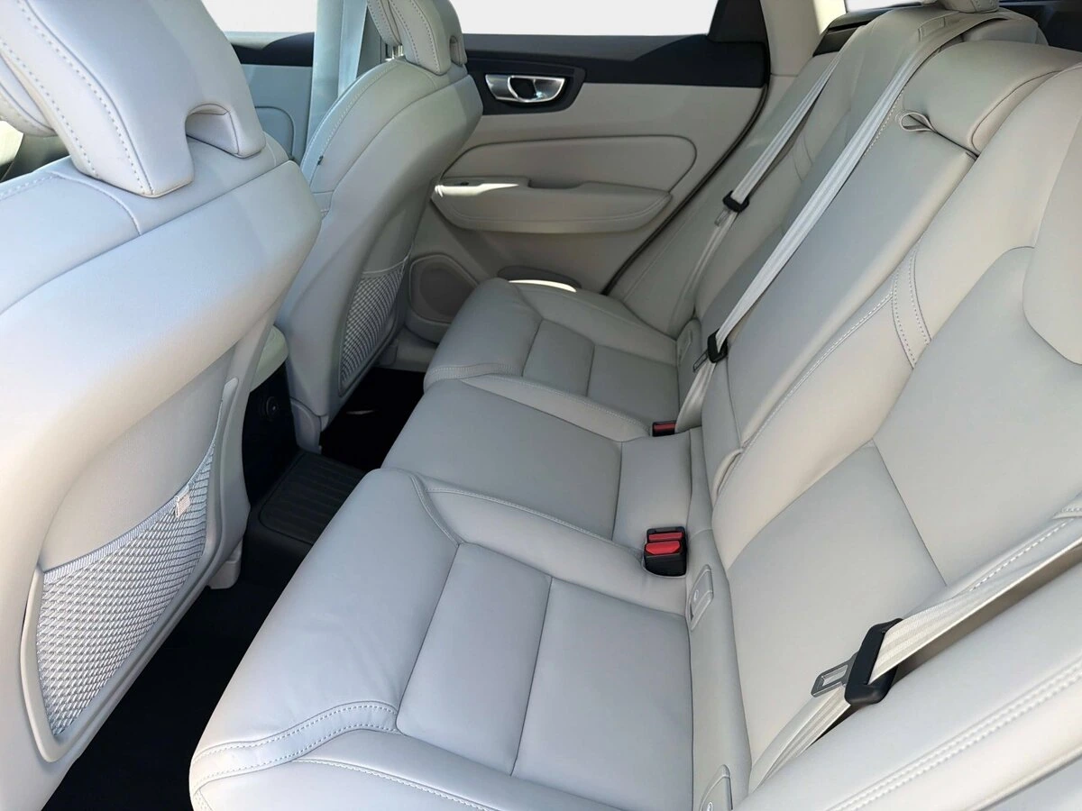 2026 Volvo - image 11