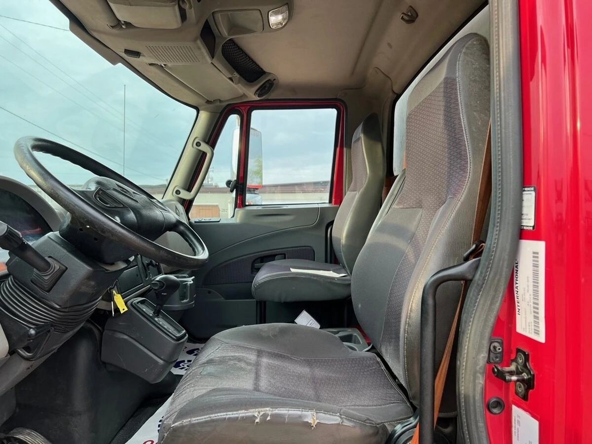 2019 International - image 10