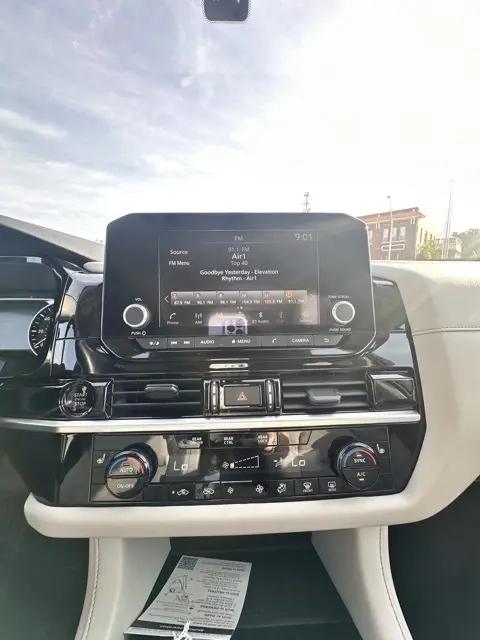 2025 Nissan Pathfinder SV photo 7