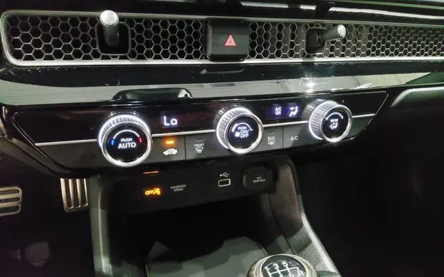 2024 Honda Civic Hatchback Sport photo 18