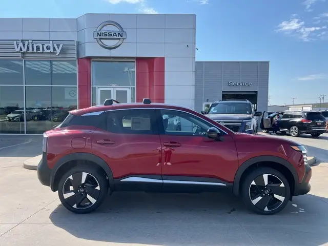 2026 Nissan Kicks SR photo 8