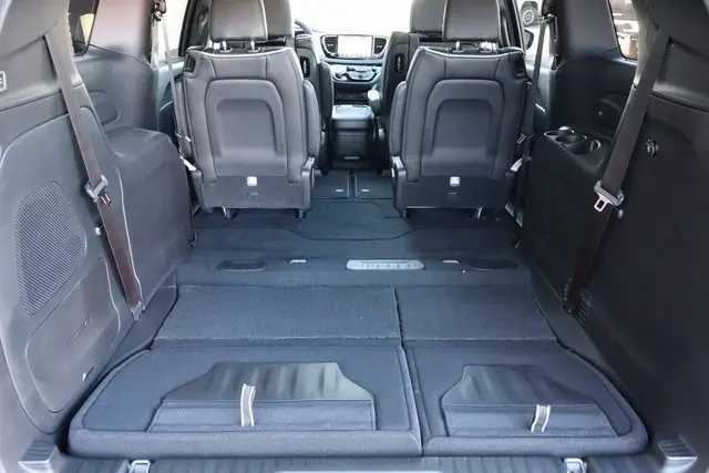 2026 Chrysler Pacifica Limited photo 36