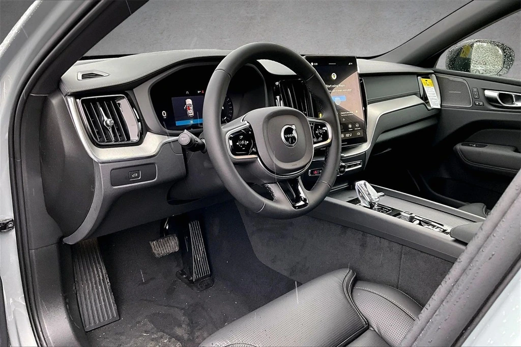2026 Volvo - image 7