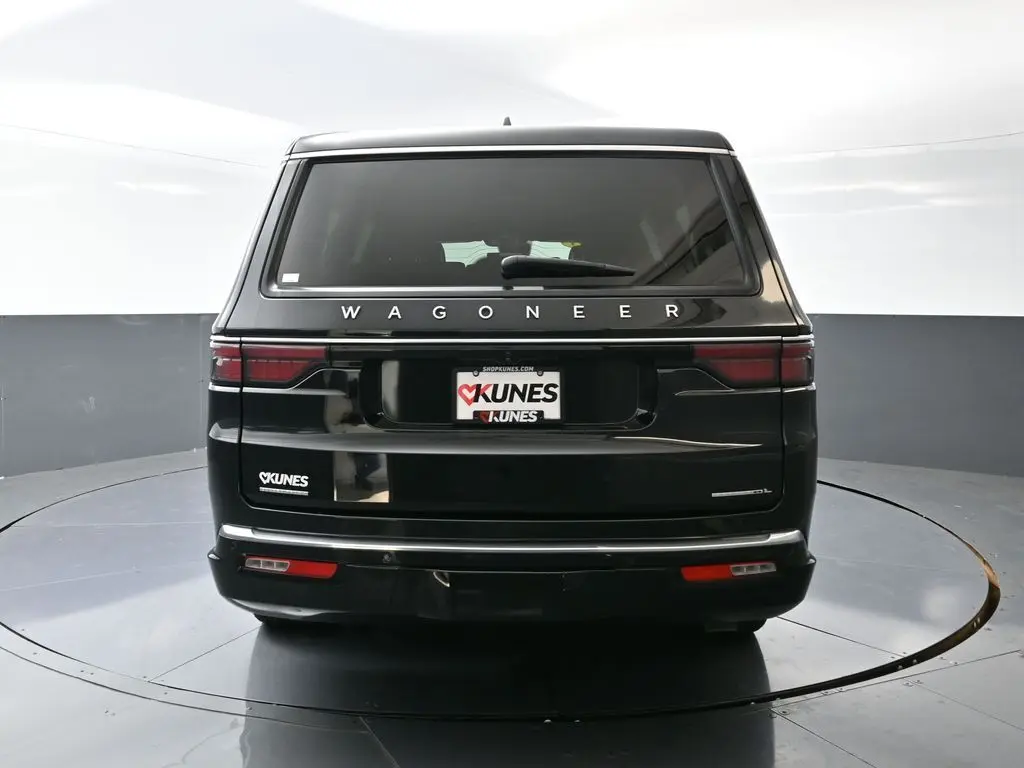 2023 Jeep Wagoneer L Series II photo 7