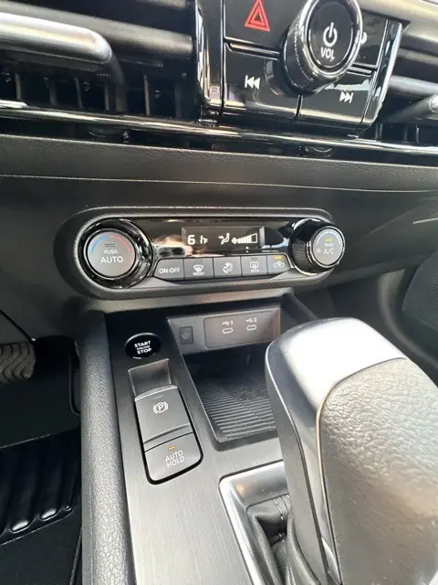 2026 Nissan Kicks SV photo 16