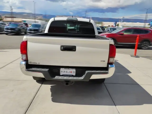2018 Toyota Tacoma TRD Off-Road V6 photo 4