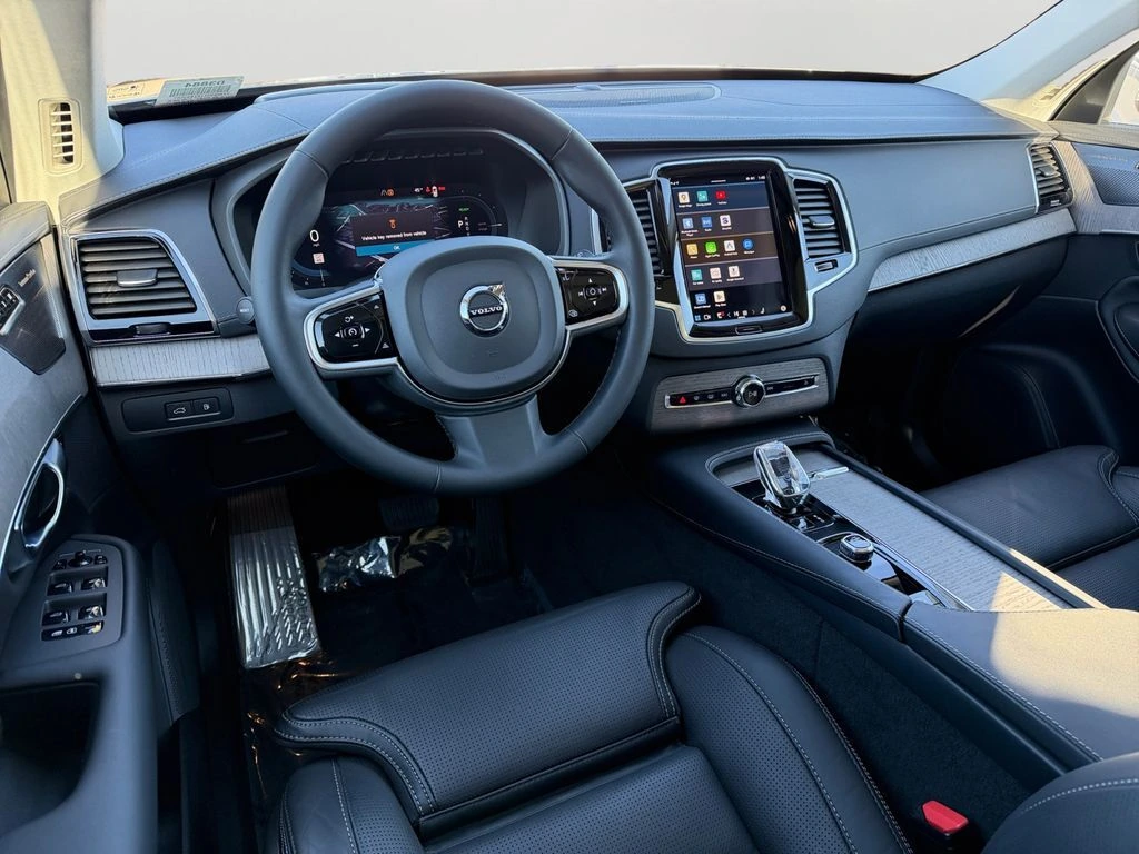 2023 Volvo - image 12