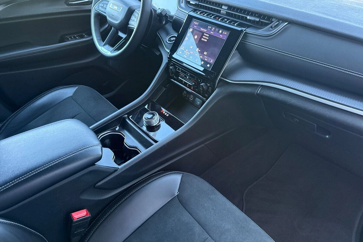 2025 Jeep Grand Cherokee Altitude - Photo 16