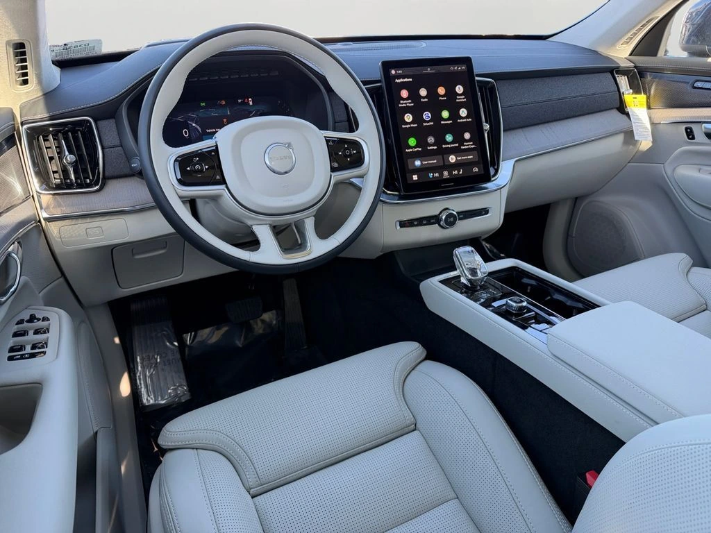 2026 Volvo - image 13