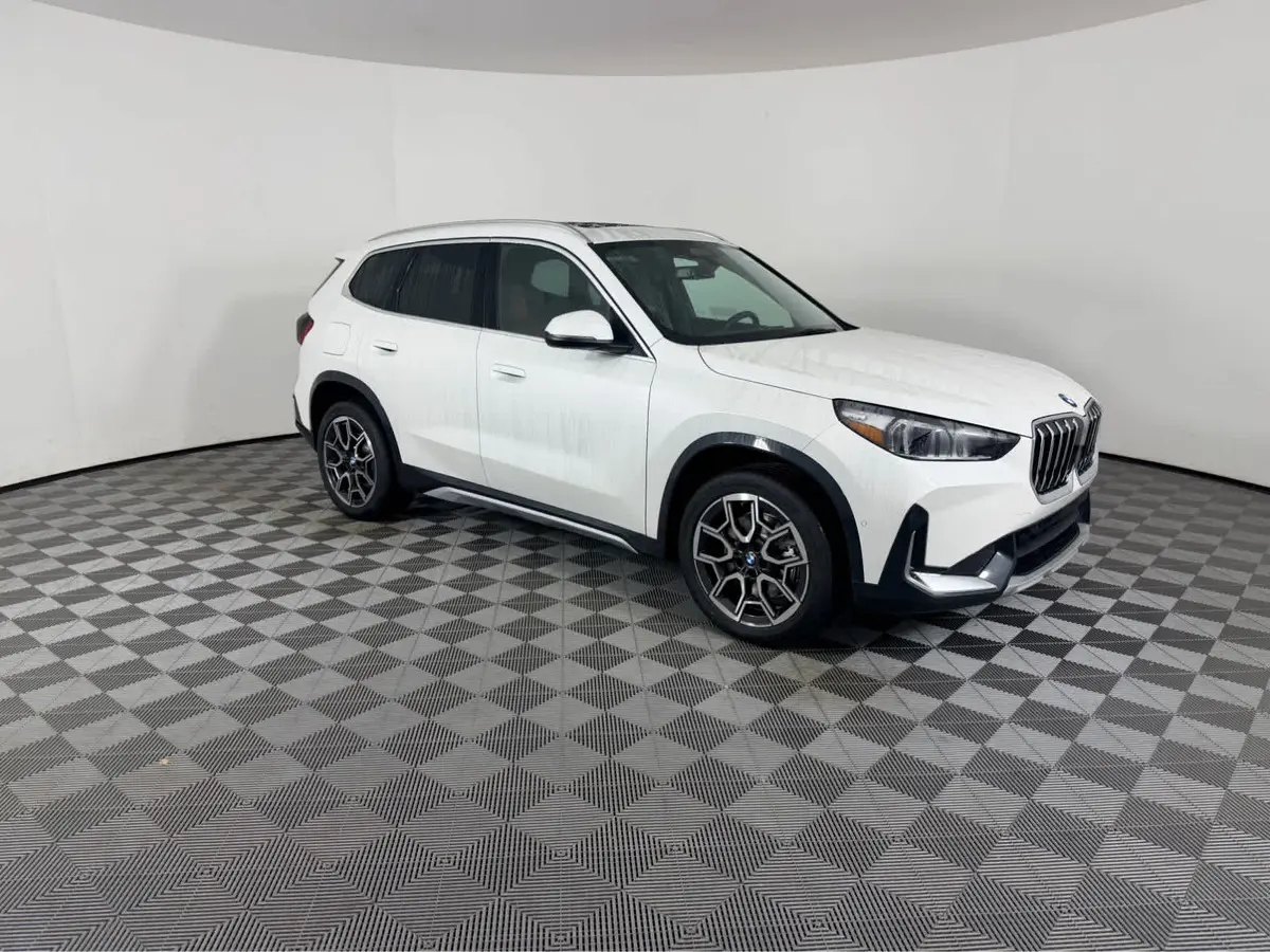 2026 BMW X1 28i's photo