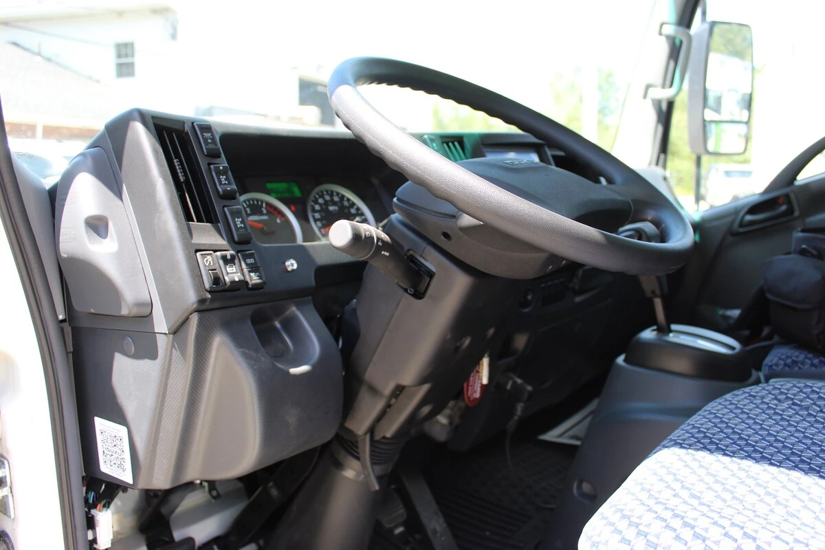 2024 Isuzu NRR in Danbury, CT — photo 5