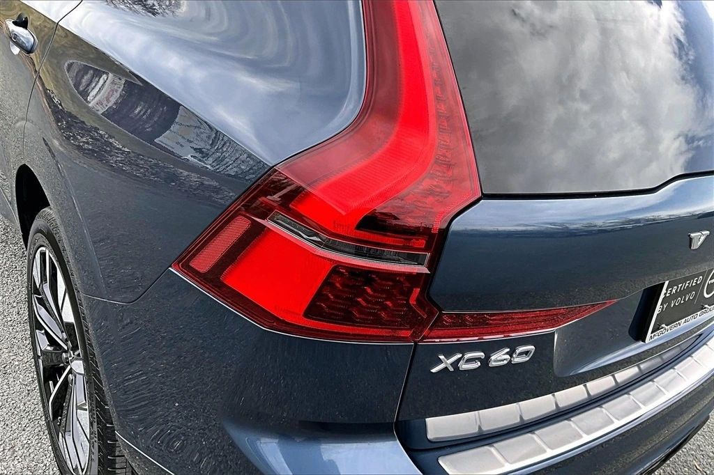 2026 Volvo - image 23