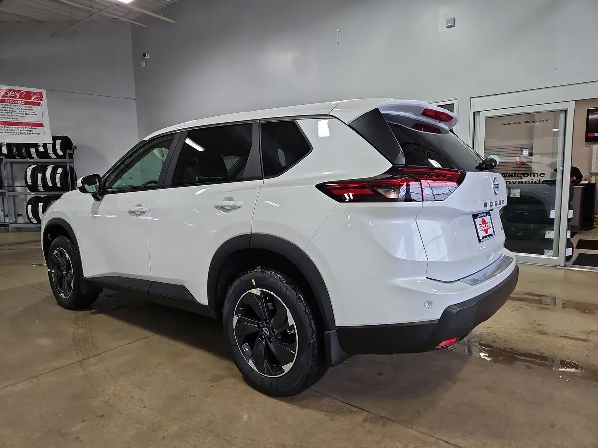 2026 Nissan Rogue SV photo 4