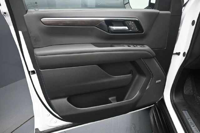2026 Chevrolet Suburban LT - Photo 21
