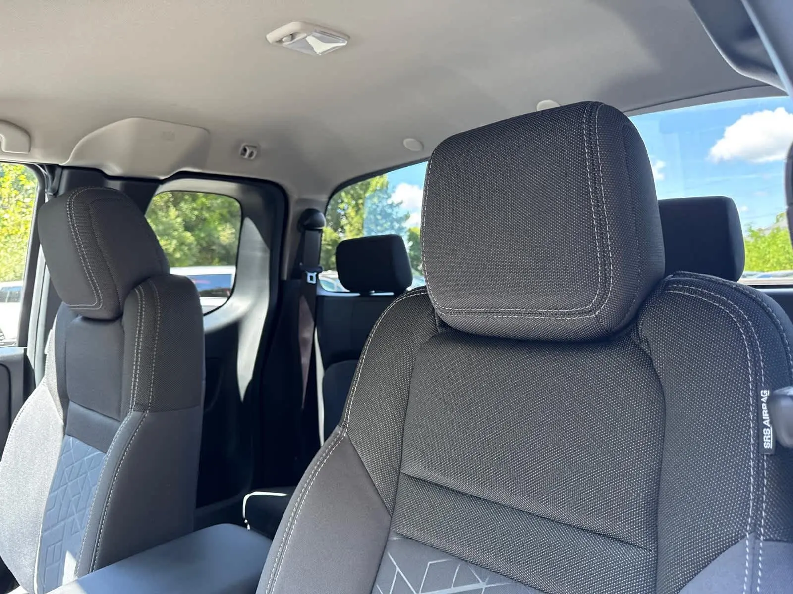 2025 Nissan Frontier SV photo 14