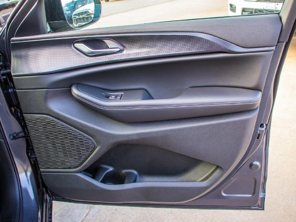 2025 Jeep Grand Cherokee Altitude - Photo 17