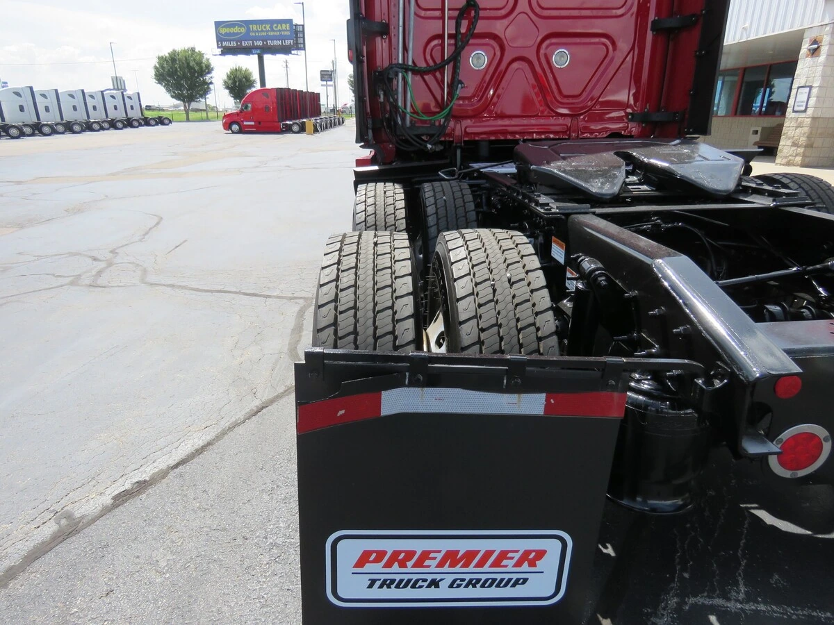2023 Freightliner Cascadia — photo 4