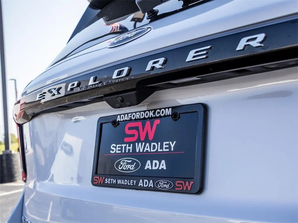 2025 Ford Explorer photo 9