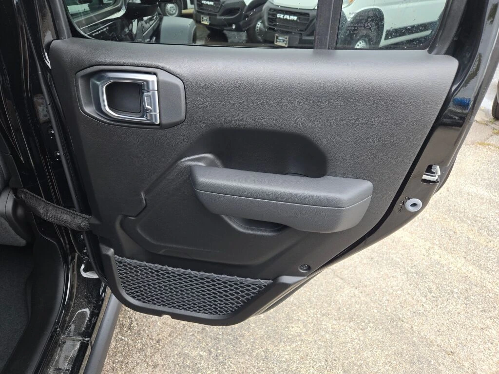 2026 Jeep Wrangler 4-Door Willys - Photo 9