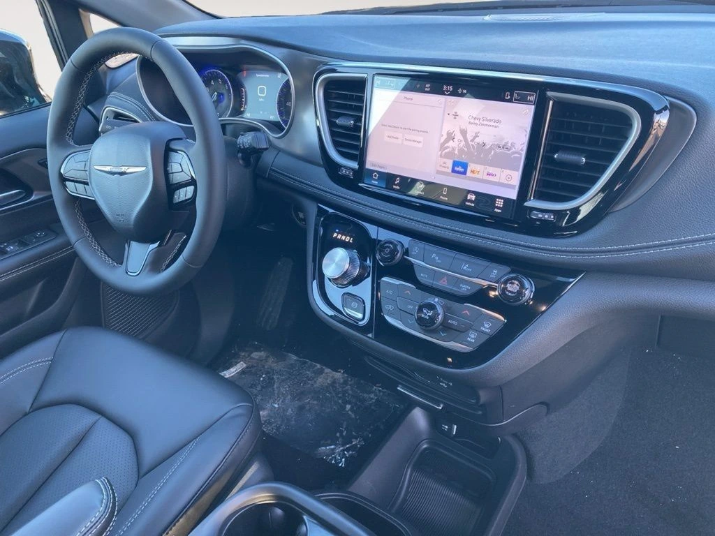 2026 Chrysler Pacifica Select - Photo 25