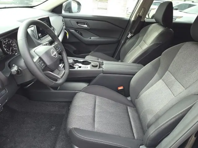 2026 Nissan Rogue SV photo 4