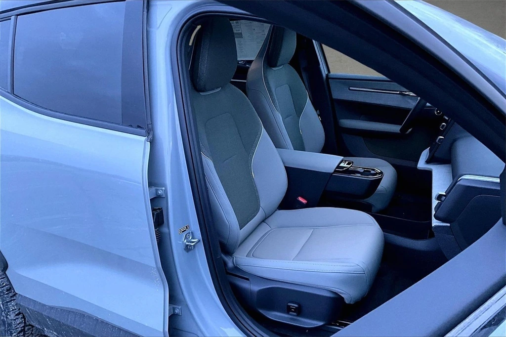 2026 Volvo - image 11