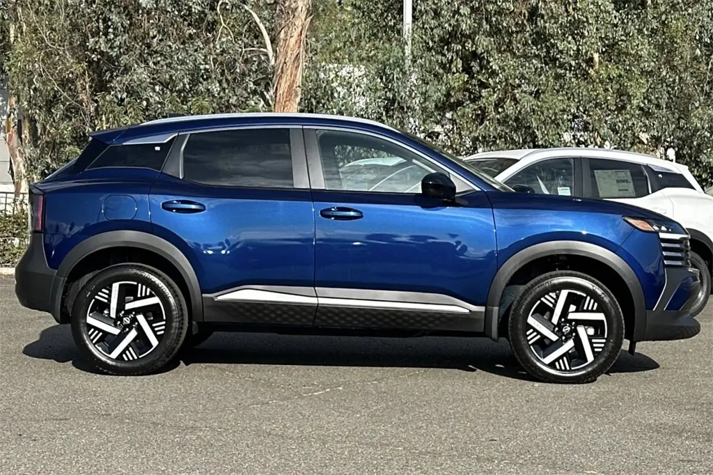 2026 Nissan Kicks SV photo 3