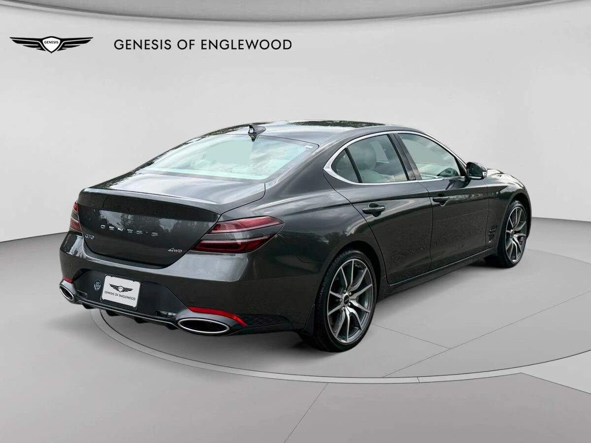 2026 GENESIS G70 Standard - Photo 9