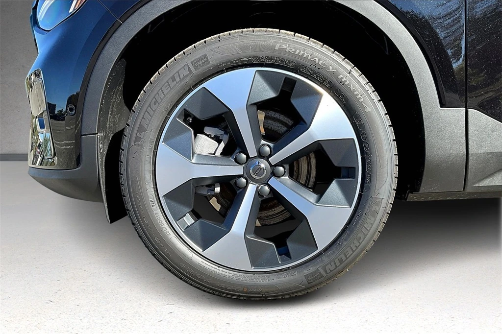 2026 Volvo - image 12