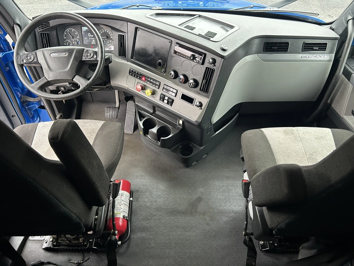 2022 Freightliner Cascadia - image 21
