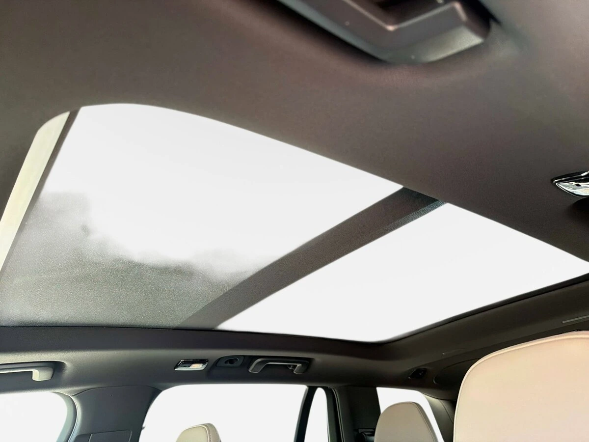 2026 Volvo - image 18