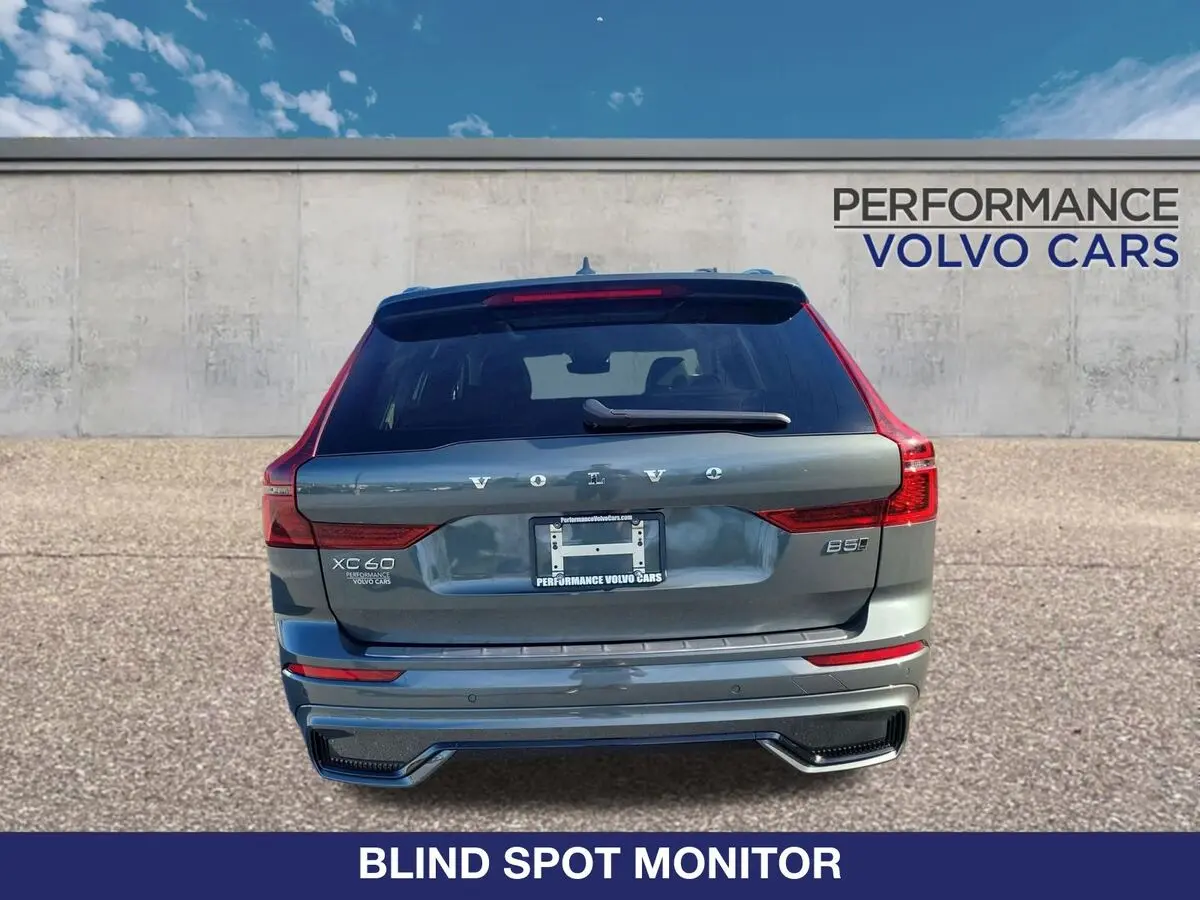 2026 Volvo XC60 B5 photo 4
