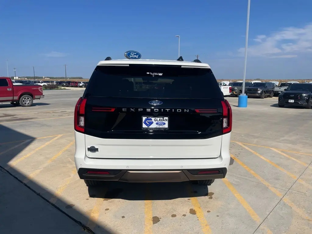 2025 Ford Expedition King Ranch photo 4