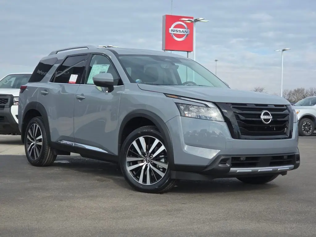 2025 Nissan Pathfinder Platinum's photo