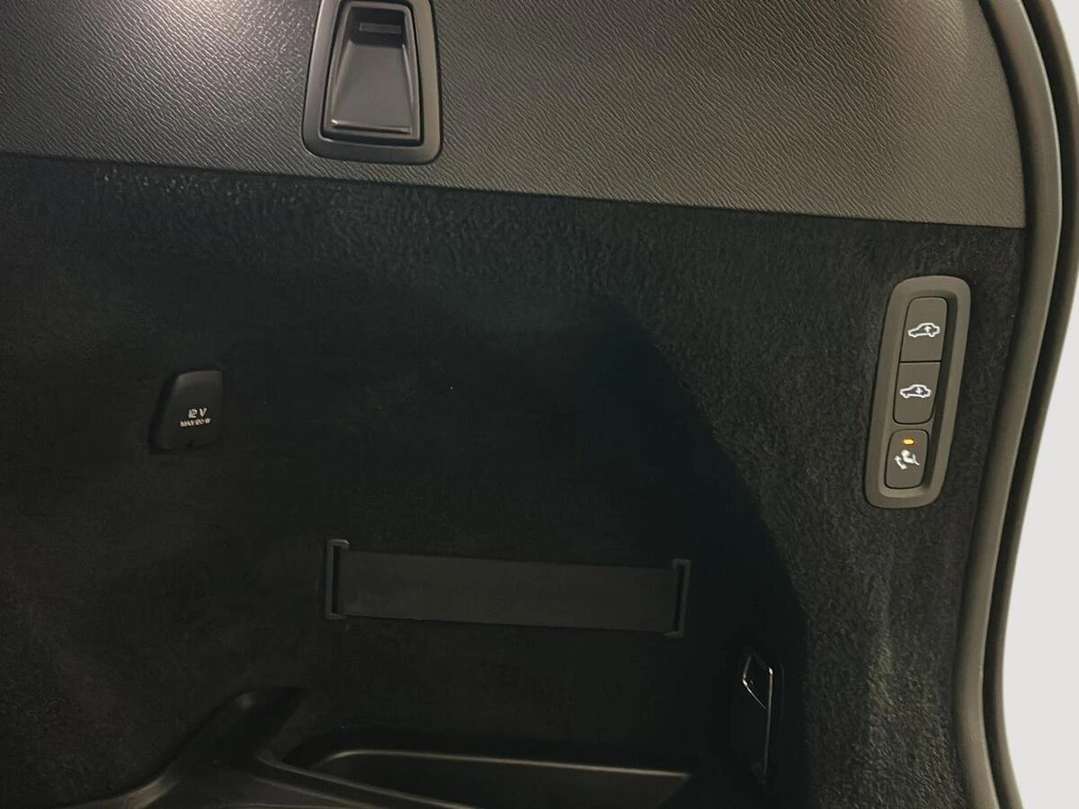 2021 Volvo - image 11