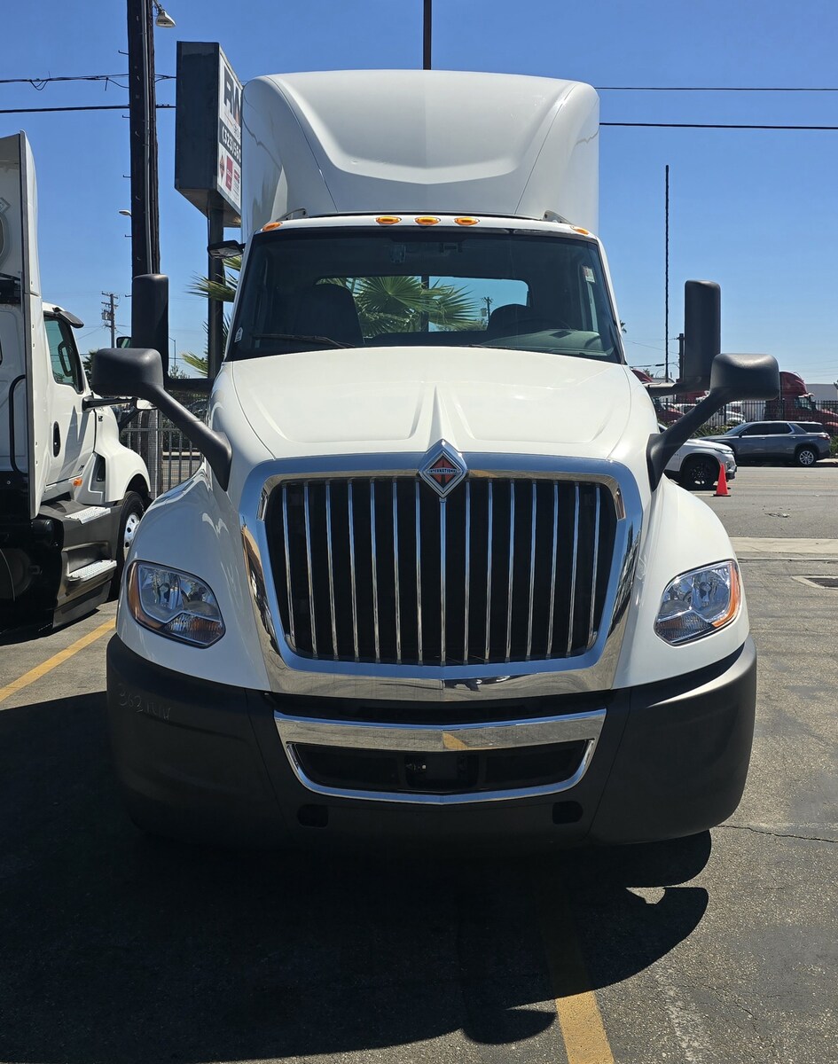 2021 International LT in CA — photo 2