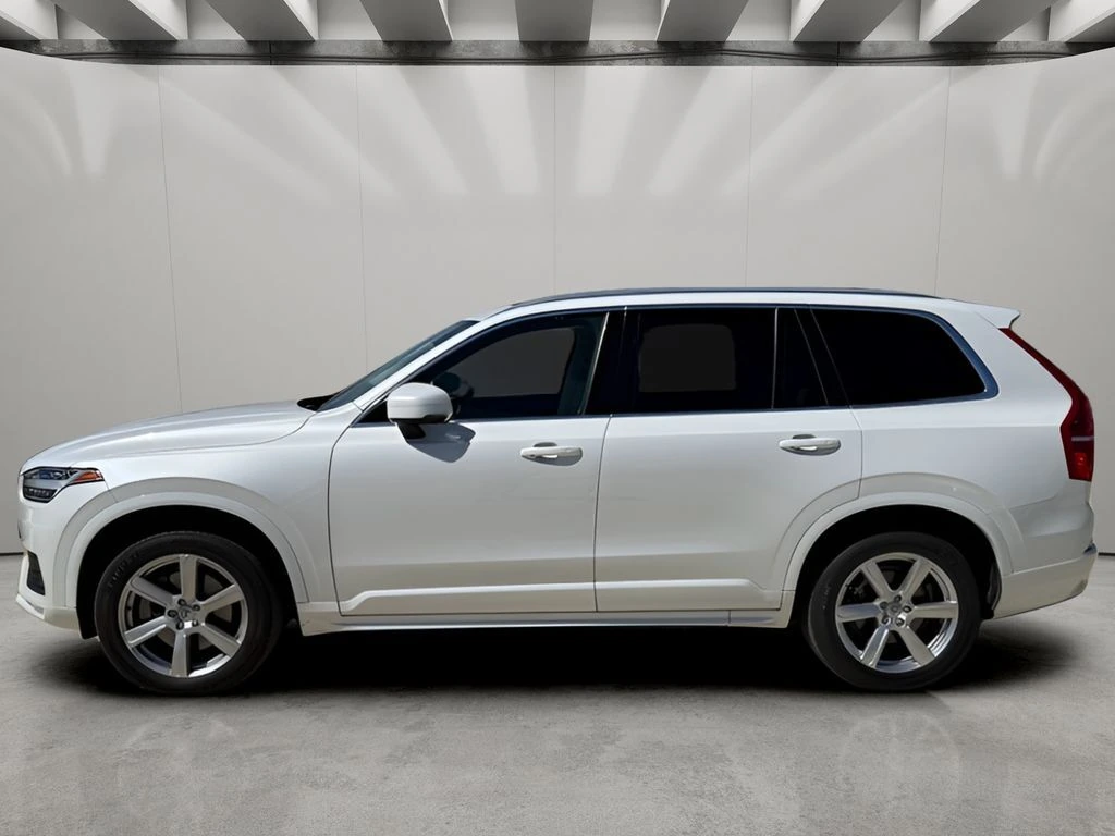 2022 Volvo - image 2