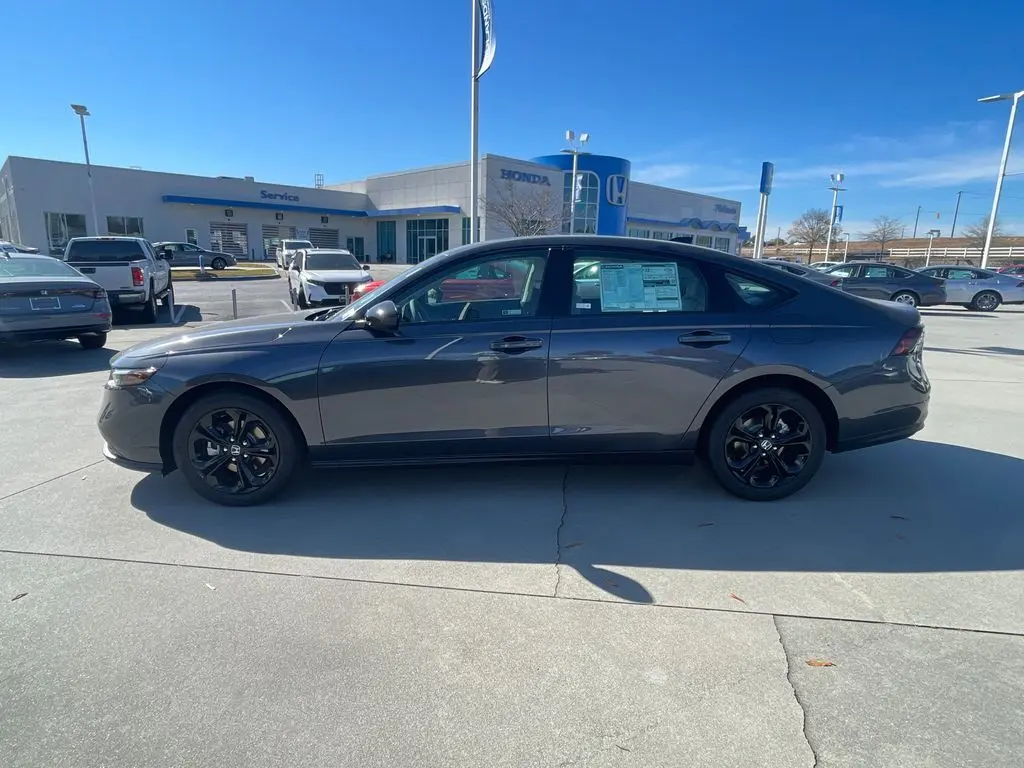 2025 Honda Accord 1.5T SE photo 4