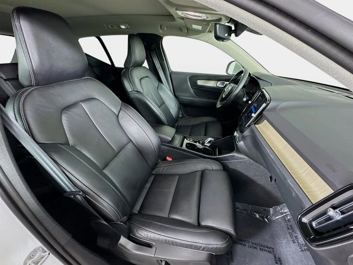 2023 Volvo - image 29