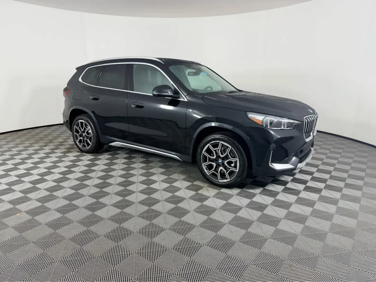 2026 BMW X1 28i's photo