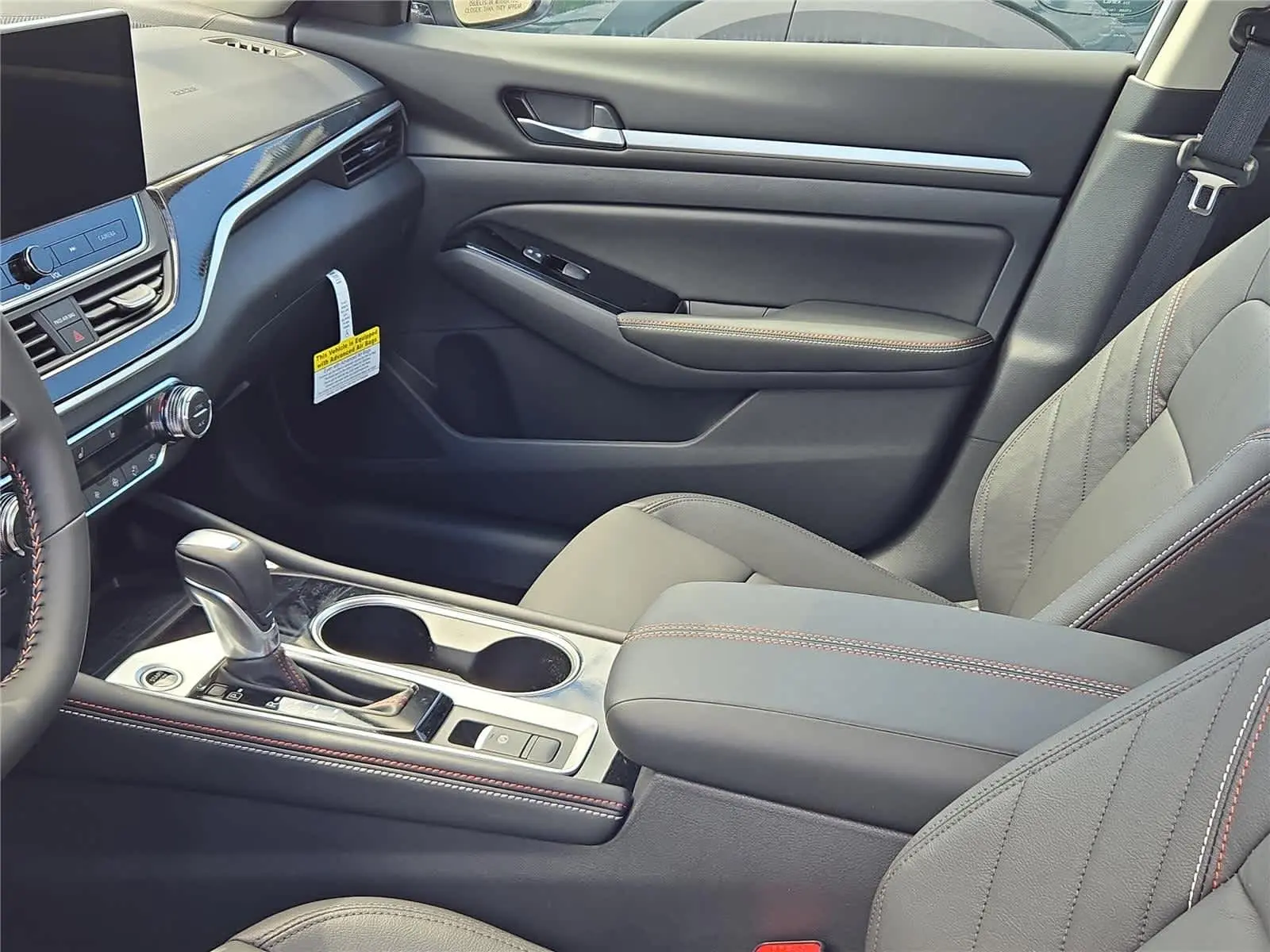 2025 Nissan Altima SR photo 9