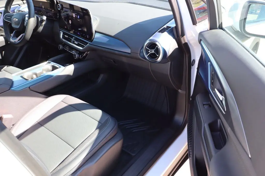 2026 Chevrolet Equinox LT photo 44