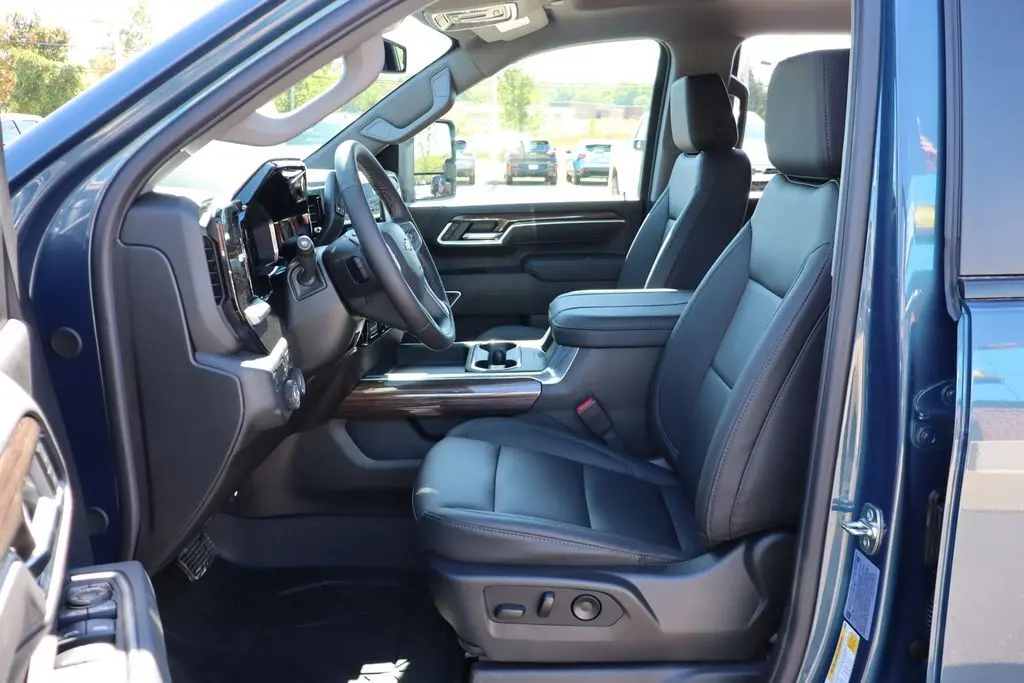 2026 Chevrolet Silverado LT photo 12