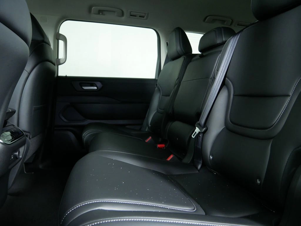 2026 Nissan Armada SV - Photo 15