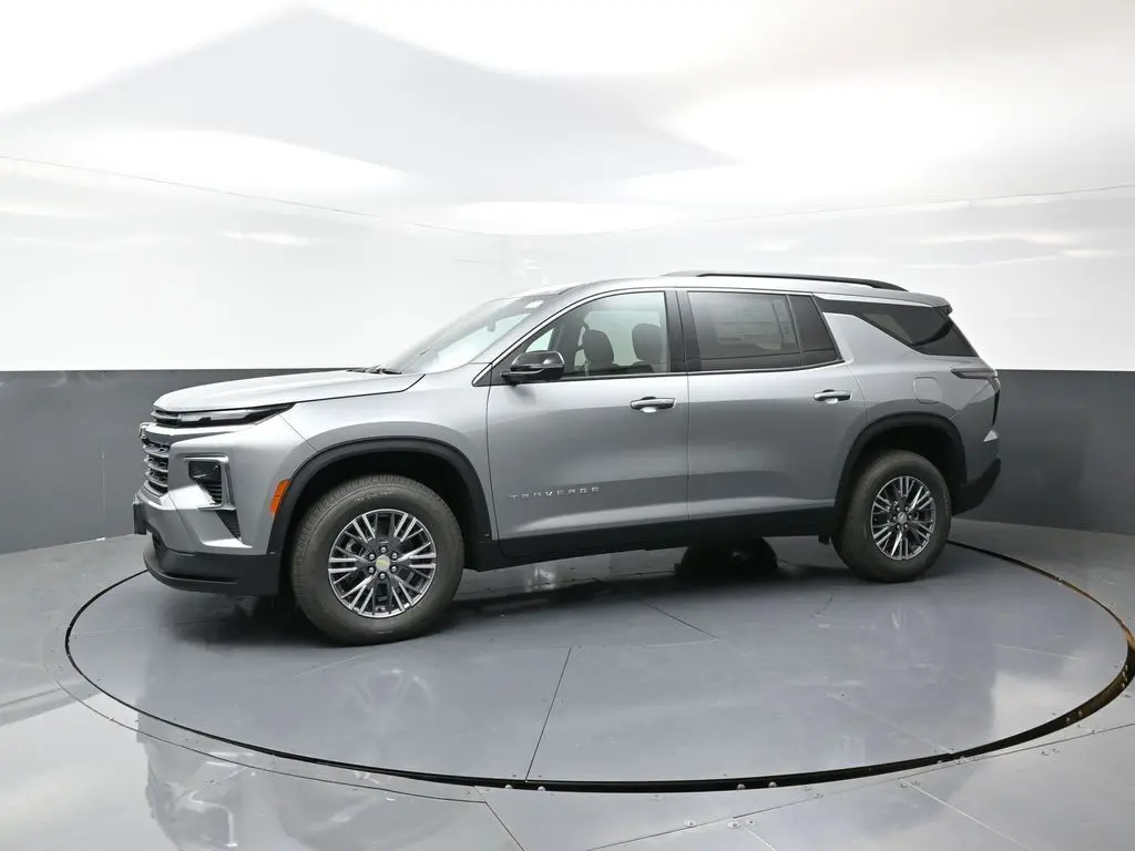 2026 Chevrolet Traverse 2LT photo 5