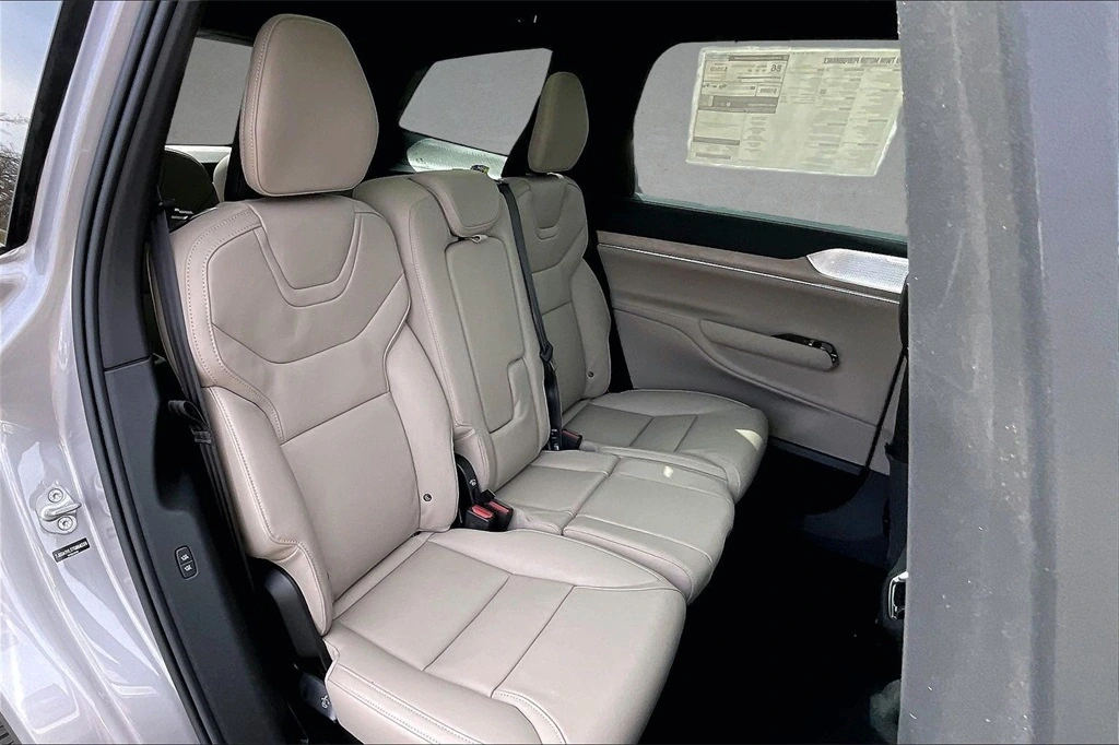 2026 Volvo - image 10