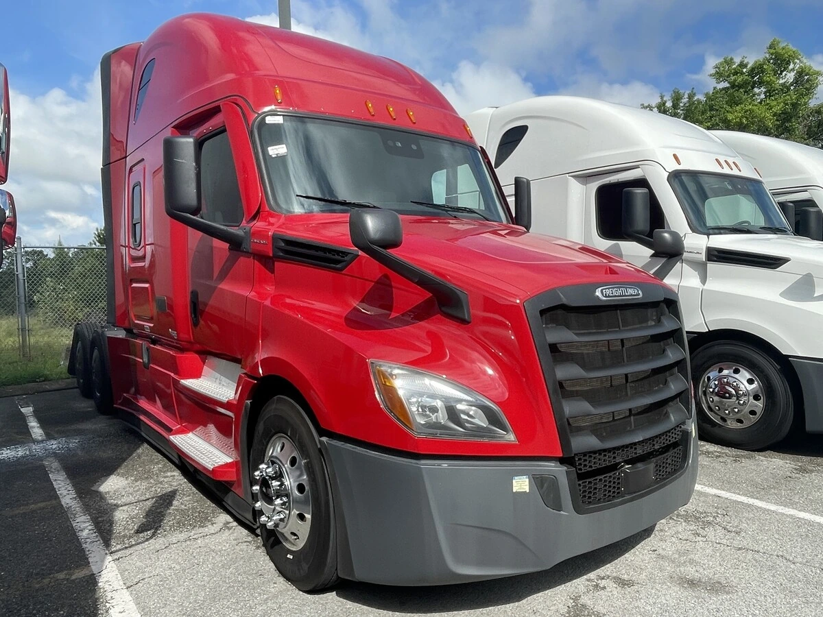 2022 Freightliner Cascadia — photo 3