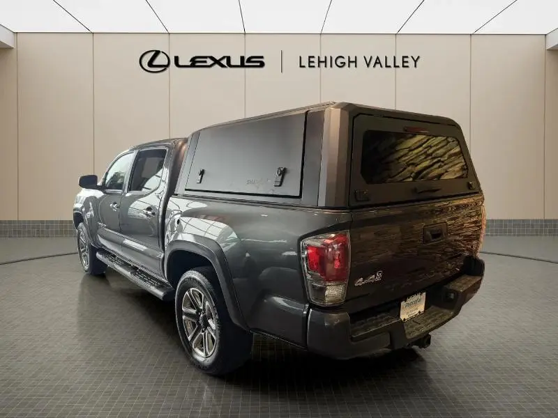 2017 Toyota Tacoma Limited V6 photo 2